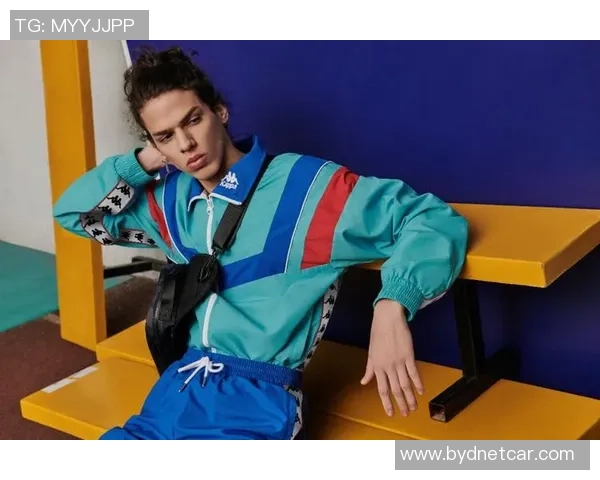 双肩包与足球明星的完美结合探索运动时尚的新潮流与风格